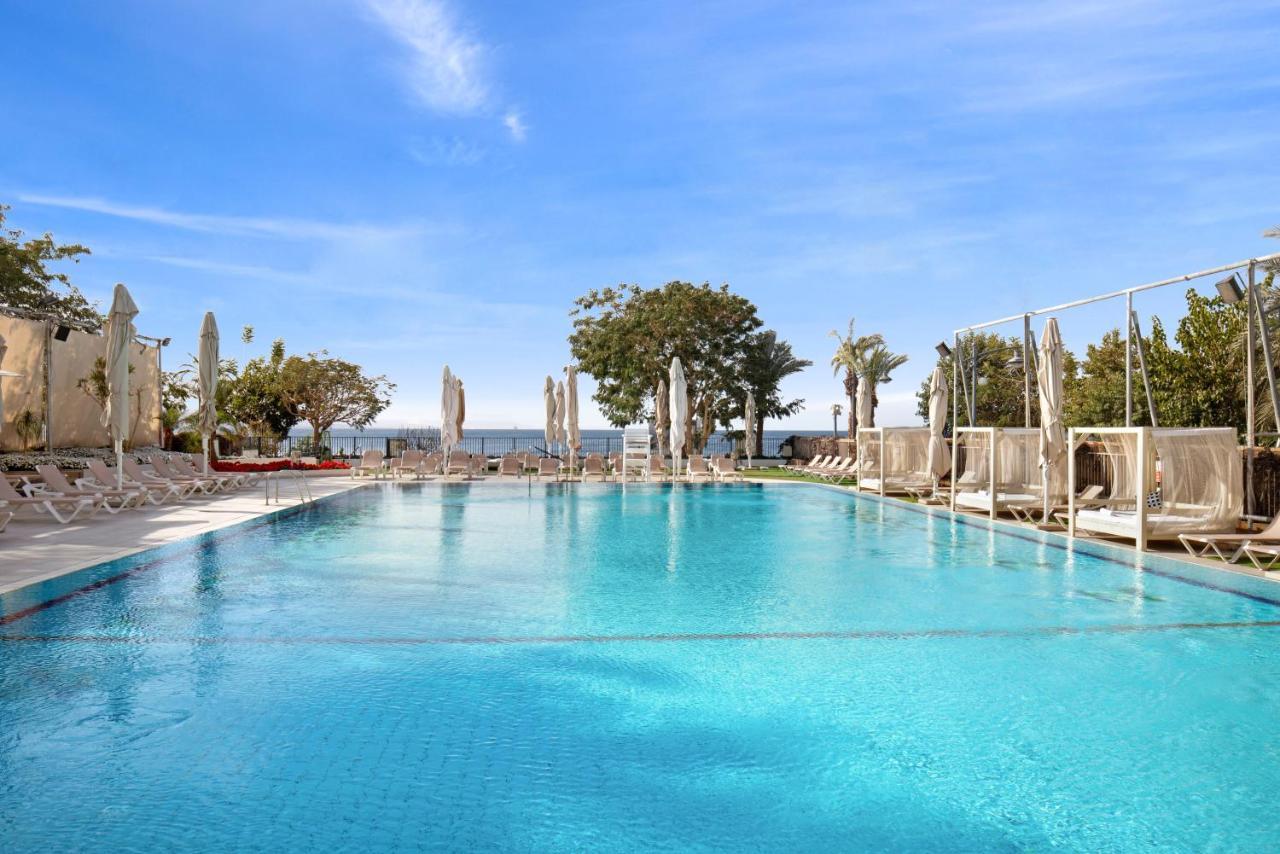 Neptune Eilat By Dan Hotels Bagian luar foto The pool at the hotel