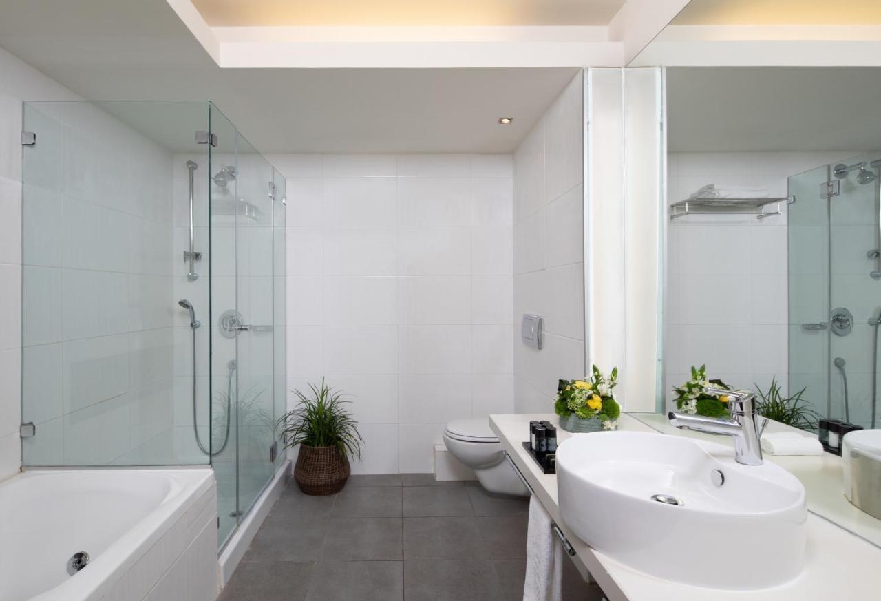 Neptune Eilat By Dan Hotels Bagian luar foto A modern bathroom