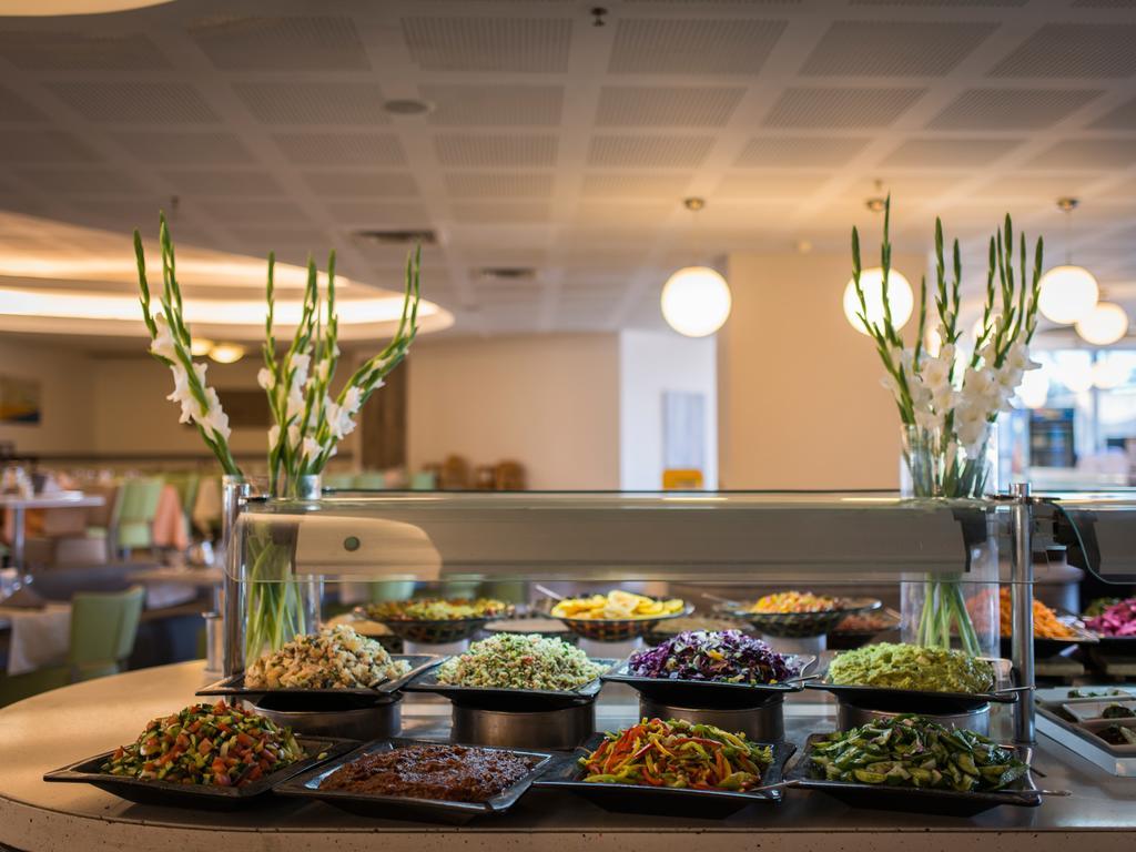 Neptune Eilat By Dan Hotels Bagian luar foto A salad bar