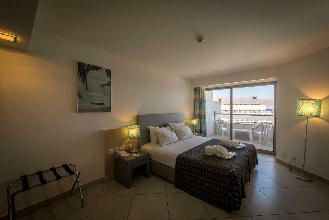 Neptune Eilat By Dan Hotels Bagian luar foto A room at the hotel